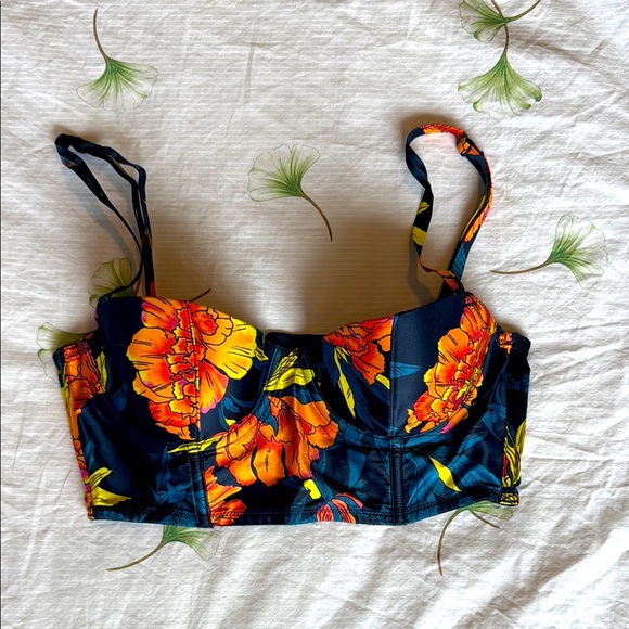 GAP Other - Gorgeous satin vintage floral bra top